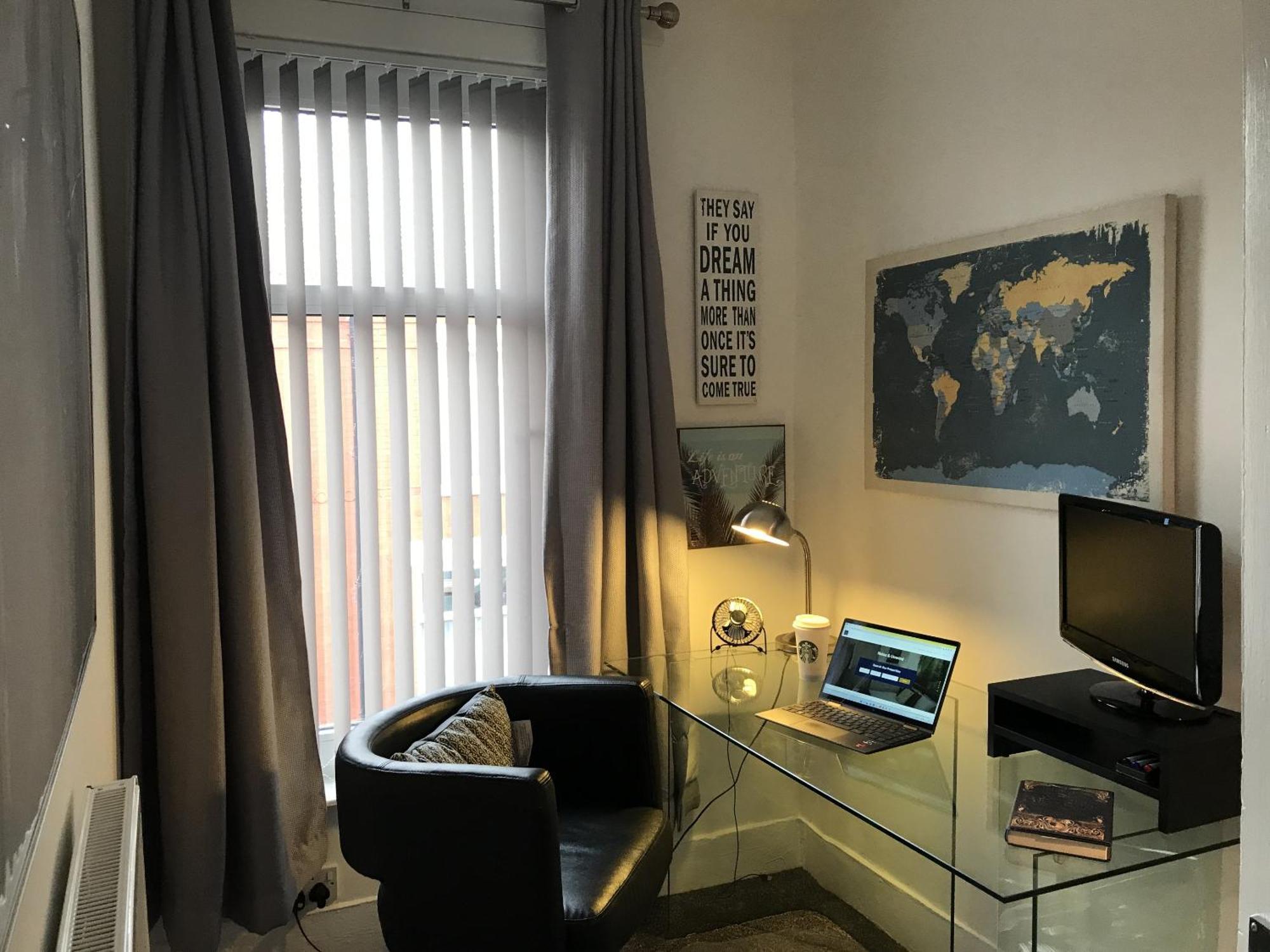 Bright Spacious 3-Bed With Office & Patio, Preston Preston  Extérieur photo